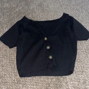 Cropped black shirt with buttons